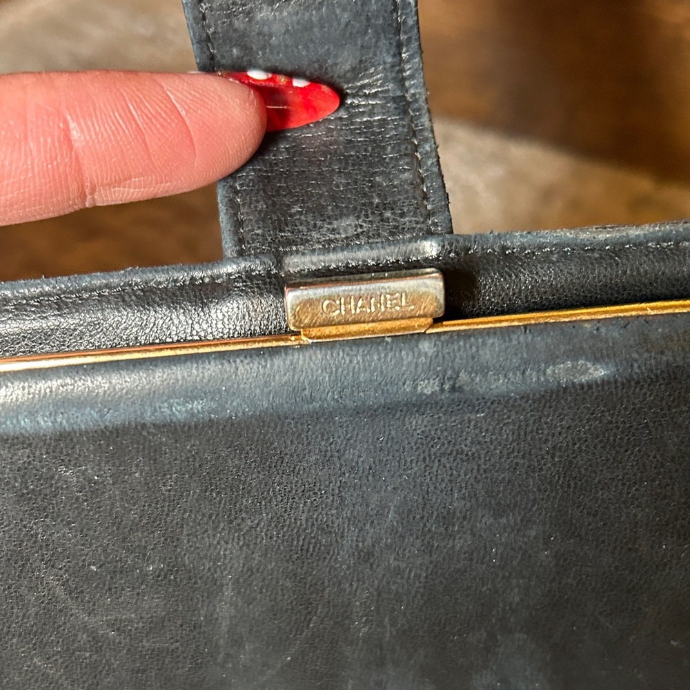 309. CHANEL Black Caviar Leather wallet - Picture 10 of 12